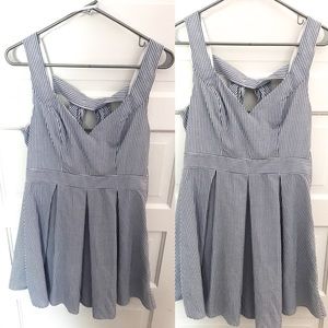 B. Darlin Seersucker Bow-Back Dress, NWT